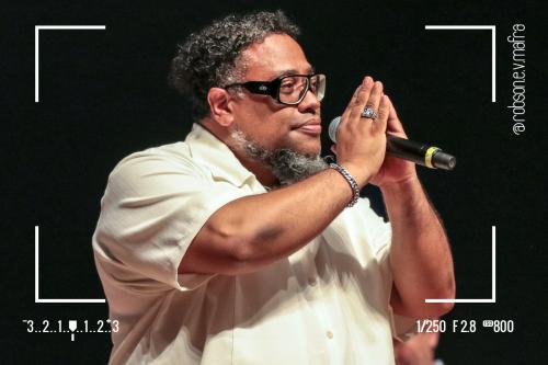 BNegão canta Dorival Caymmi no Teatro Guaíra. Foto: Robson E. V. Mafra